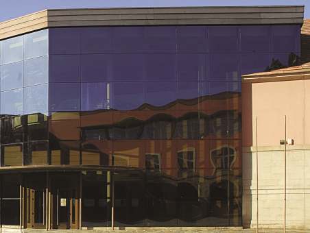 skleneny-budova